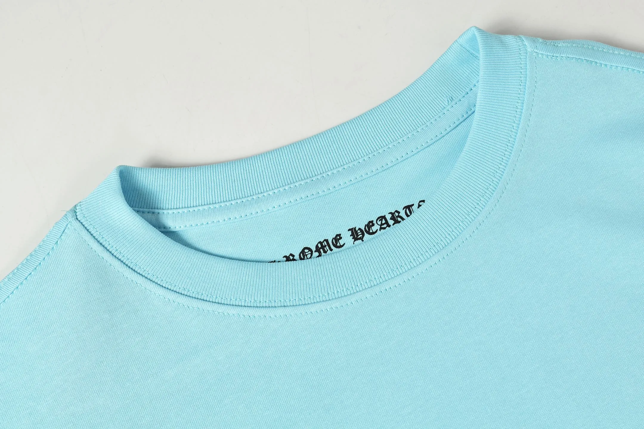 P160 Cross-border quantity model. If you pursue quality, please do not place an order. -Chrome Hearts/Chrome Hearts Sanskrit color printed graffiti ✍️Best-selling long-sleeved T-shirt -High weight, high density and high quality. The wool is soft, delicate and skin-friendly. It feels soft and silky. It has excellent warmth and skin-friendly properties.